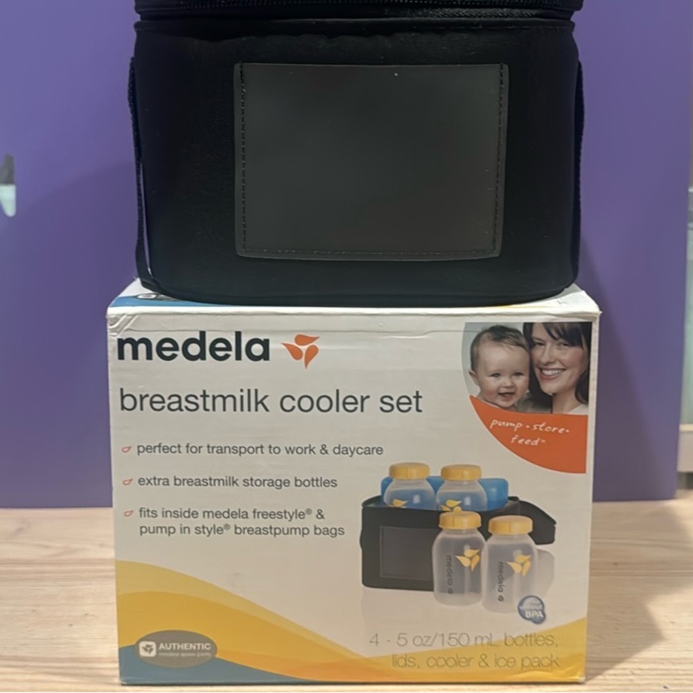 Never used - Medela breastmilk cooler set opened box